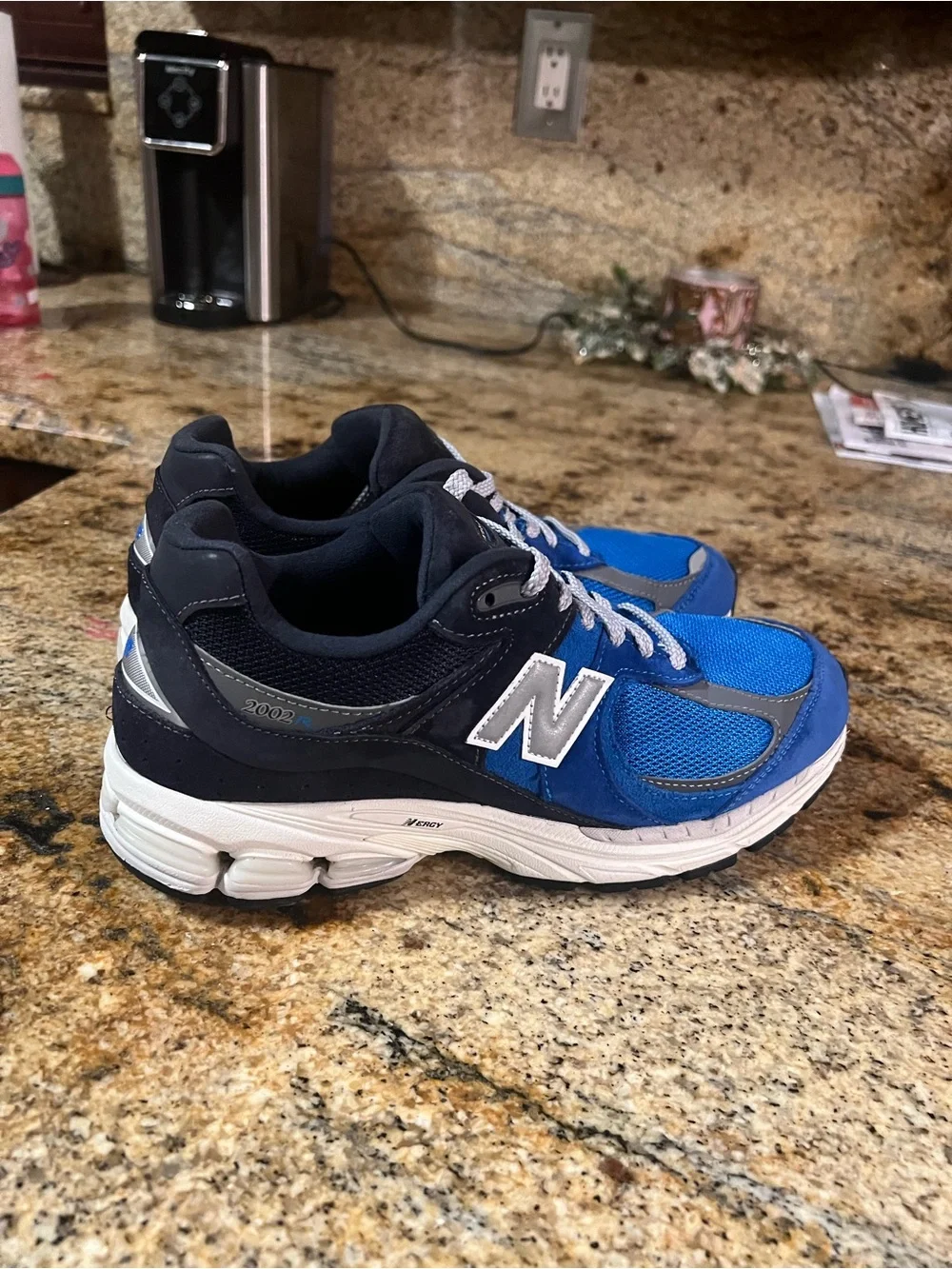 New Balance Men’s Blue & Black Athletic Sneakers unisex